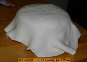 Covering a Cake in Royal Icing
