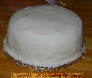 Covering a Cake in Royal Icing