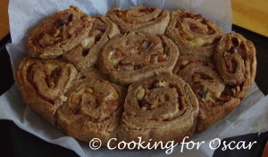 Slow Cooker Spelt Pizza Scrolls